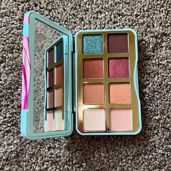 Too Faced Christmas Coffee Palette - Picture 2 of 4